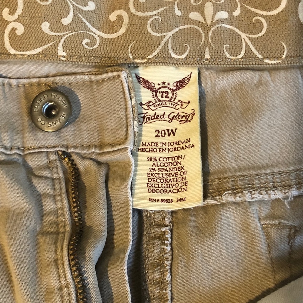 Faded Glory Women's Tan Bermuda Shorts - Picture 4 of 7